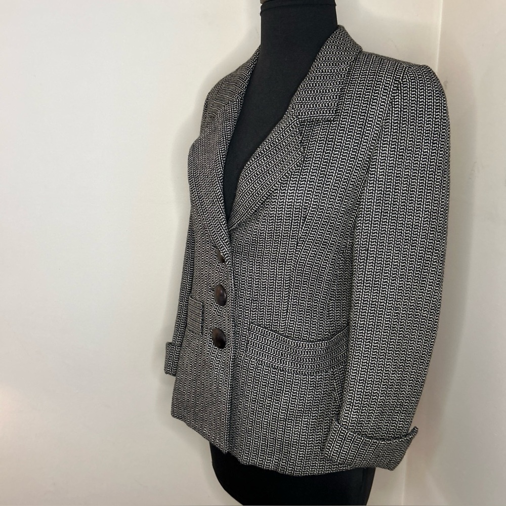 Yves Saint Laurent VINTAGE Rive Gauche Wool Blazer w/ wooden buttons-size 34(4) - Picture 3 of 7